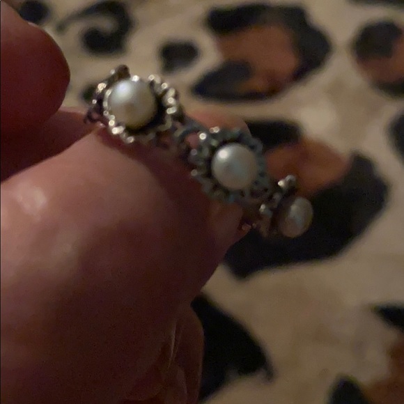 Ladies Ring - Picture 1 of 3